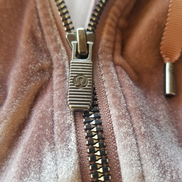 SOLD Lululemon Rare Hooded Define - Picture 3 of 9